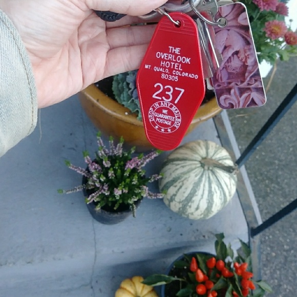 Overlook Hotel Keychain - Picture 2 of 7